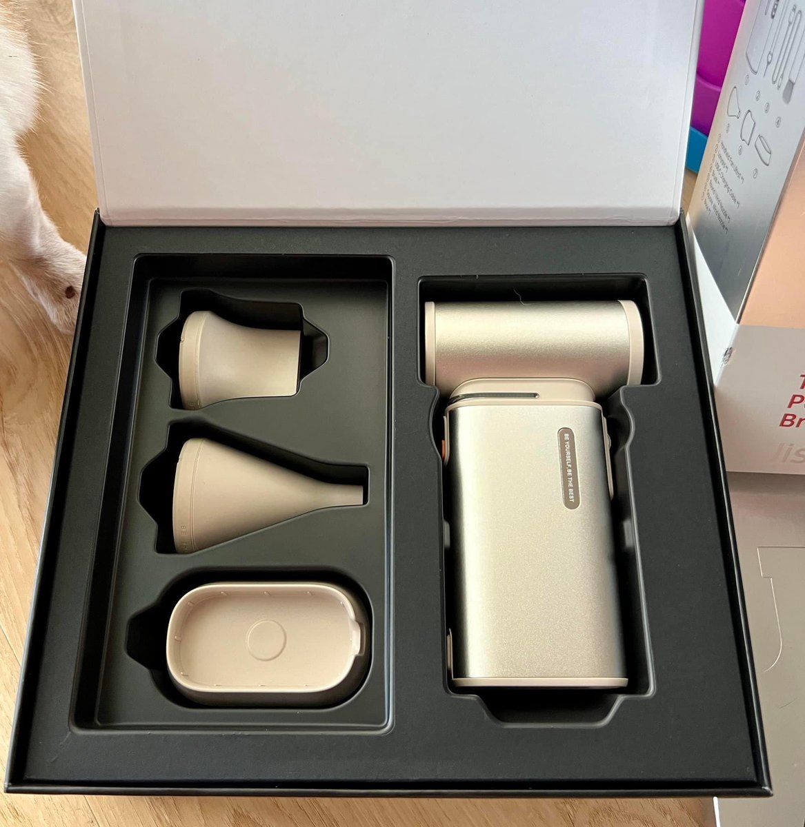 พัดลม Jisulife อวยยศ สุด ใครขี้ร้อน  ราคาแรงแต่โคตรดี‼️

เหมาะกับเอาไปคอนสุดๆ (ช่วยชีวิตน้องชั้น ตอนไปคอนที่ราชมัง) 
น้องบอกถ้าไม่ได้พัดลมตัวนี้ คือตุยแล้ว 😅

ข้อดี✅ ลมแรงมากก 

ข้อเสีย❌ 1.เสียงดัง อย่างกะเฮลิคอปเตอร์ 
2.ราคาสูง 1999฿ (ถ้าซื้อช่วงแฟลชเซล ก็โอเคอยู่)