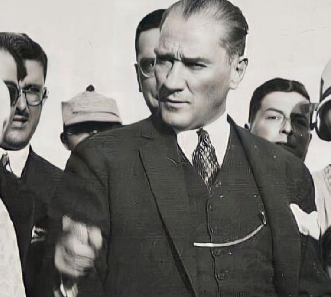_Hulyadan_'s tweet photo. "Büyük ölülere matem gerekmez, fikirlerine bağlılık gerekir" 
Mustafa Kemal Atatürk🇹🇷 https://t.co/nbz2IoUJnI
