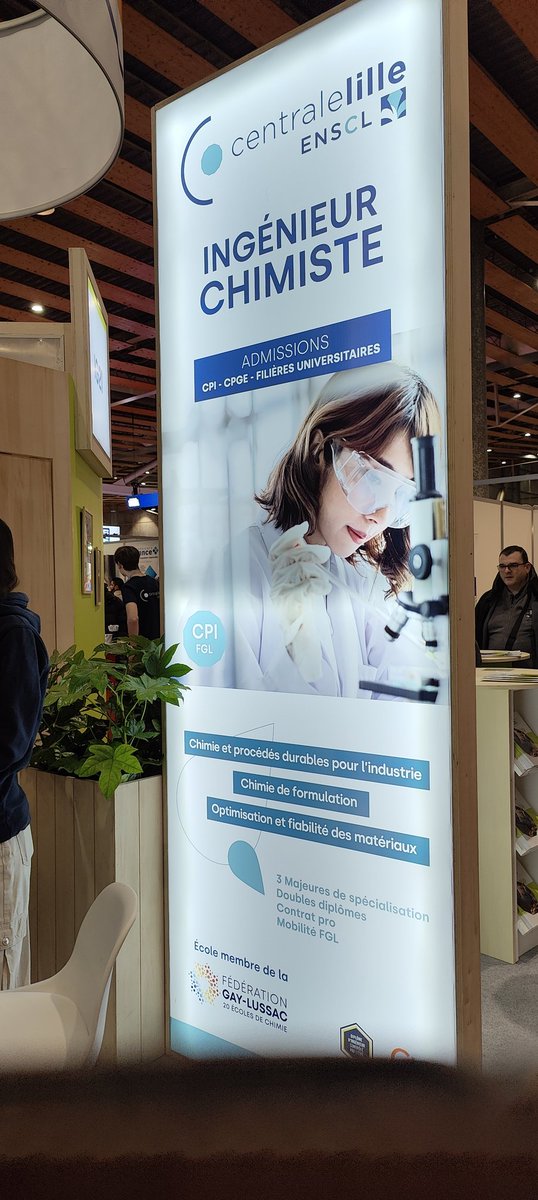DBoulinguez's tweet photo. Dernier jour au salon @letudiant à Lille Grand Palais pour les formations ingénieurs de @Centralelille https://t.co/YKSyKfNEfI