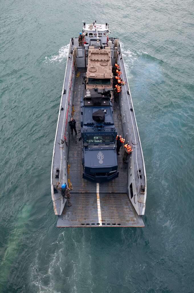 GERZSitXoAAAylh?format=jpg&name=medium