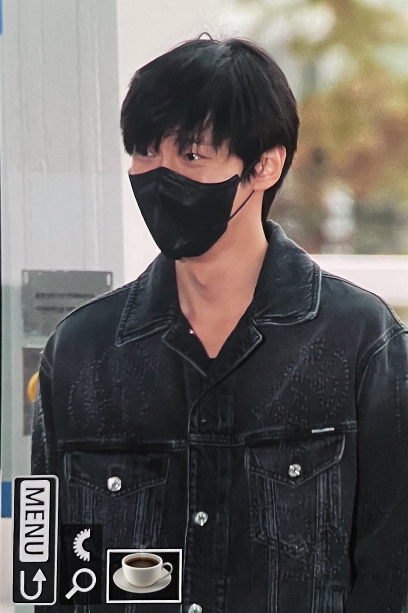 DeCaffeine_0201's tweet photo. 240120 ICN✈️

또 사랑에 빠짐

#DOYOUNG
#도영 #NCT도영 #ドヨン https://t.co/fuU9sfRtd6