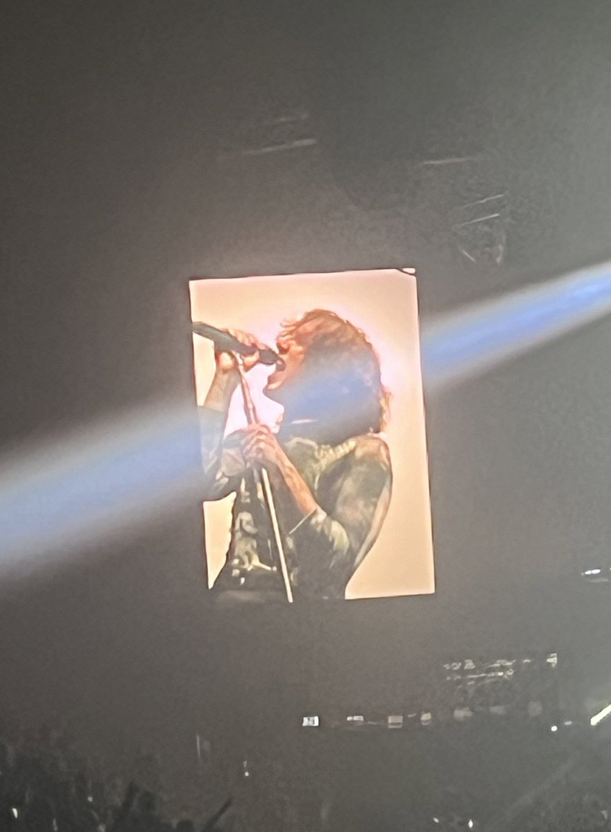 Ollie Sykes, you made me reminisce like it was 2008 🎤🎶 <a href="/bmthofficial/">Bring Me The Horizon</a> <a href="/SheffieldArena/">Utilita Arena Sheffield 💙</a>