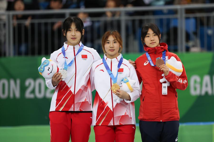 Jing Ru Yang Yang Jingru won the women's 1,500m short track speed skating to earn ...