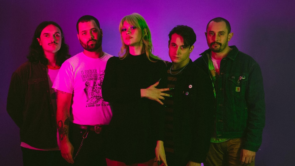 Fade_Out_Music's tweet photo. Más repaso a 2023 con la 1ª entrada de mejores canciones!: Kara Jackson, Alexanderplatz, Scowl, Fat Dog, The Beaches, Smol Fish, LoveJoy, Sofy, Chappell Roan, Gia Margaret, Kindapatri, Dorian Electra, Noel Gallaguer, Feist, Creeper,Pipiolas + Ginebras,...  https://t.co/D48HLTIUpj https://t.co/lhX6L8Upuf