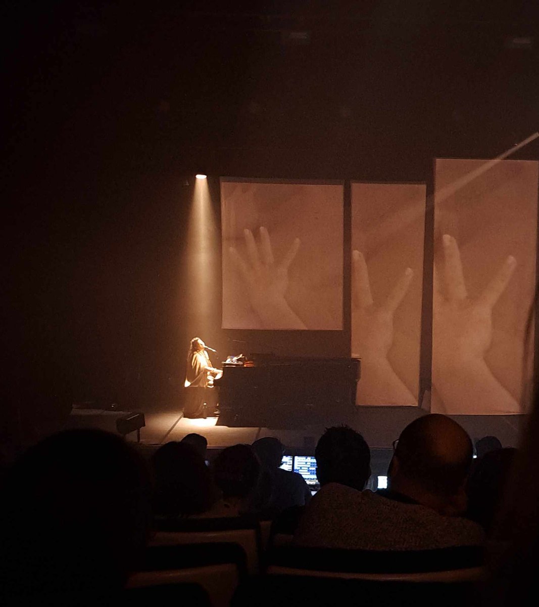 RBM99_6's tweet photo. La chanteuse #Nach a dévoilé sa "Peau Neuve" ce vendredi soir au Colisée de #Lens.

#Concert #RBM https://t.co/jlHizc1zx6