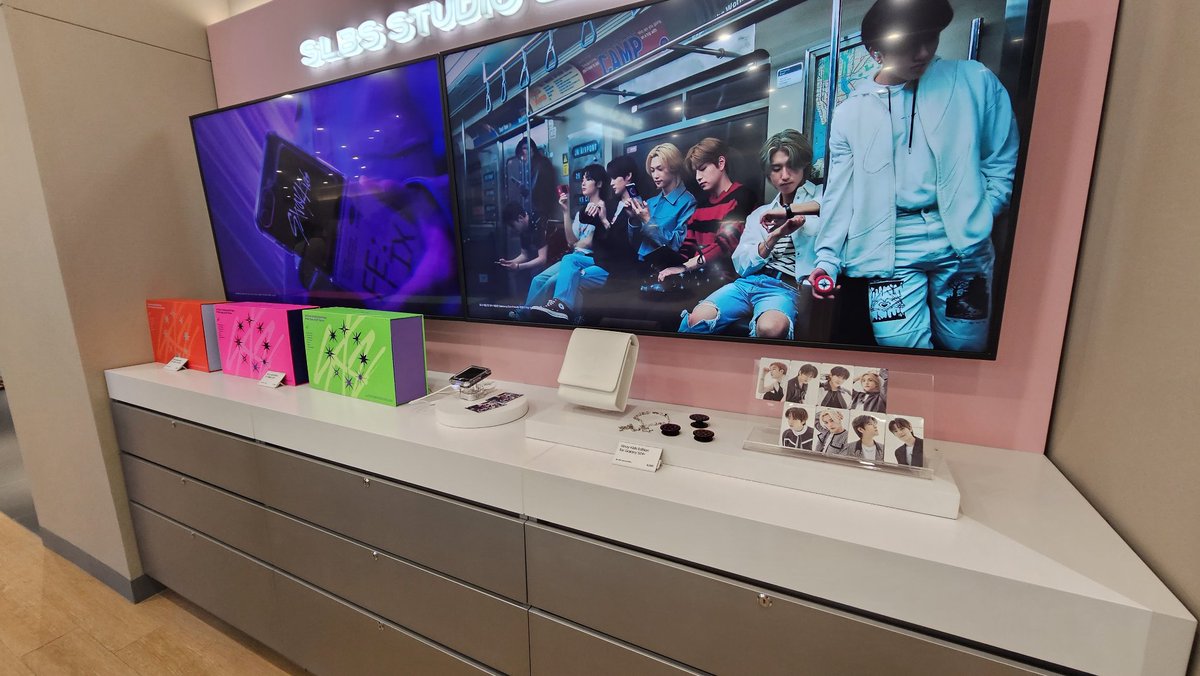 chimomochrome's tweet photo. ๐SLBS x SKZ popup in Megamall!
#slbs #slbsstudio #straykids #startogalaxy #bethenew #slbsinmanila #startogalaxyinmanila #SamsungPH @Stray_Kids @Stray_Kids_JP @slbsstudio @SamsungMobileUS @samsungmobile @SamsungPH https://t.co/ALeq5QvRA7
