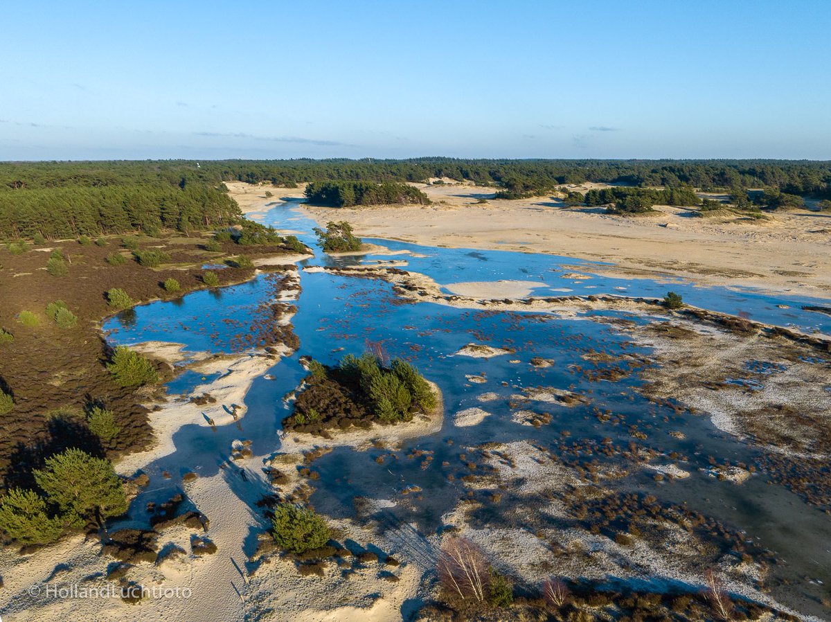 Ontzettend trots op dit prachtige artikel over de werking van het Veluwse (grond)watersysteem. In het wetenschappelijke deel van <a href="/nrc/">NRC</a> 
 😊🙏
Hoe de neerslag in 2023 een echte positieve impuls is voor het grondwater, stromende beken en natuur op de flanken.

<a href="/ValleienVeluwe/">Waterschap Vallei en Veluwe</a>