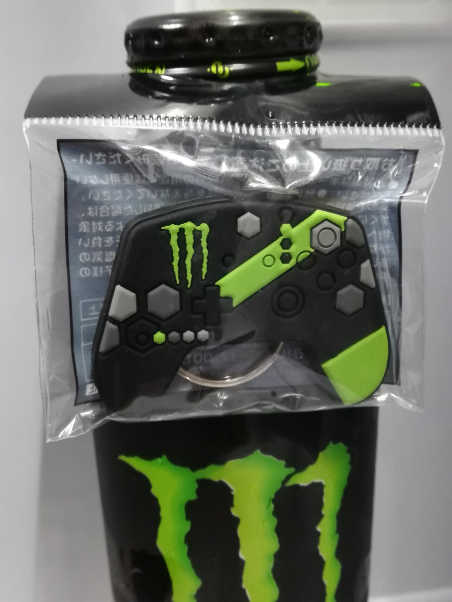 taku5124's tweet photo. ピンモンの在庫が無くなったので補充しに行ったら、#Monster500 ボトル缶に「ゲーミングキーホルダー」が付いていたので購入!!!
個人的にはピンクVerが欲しいなぁと思いましたꉂ🤣𐤔 https://t.co/BuIFupFjKd