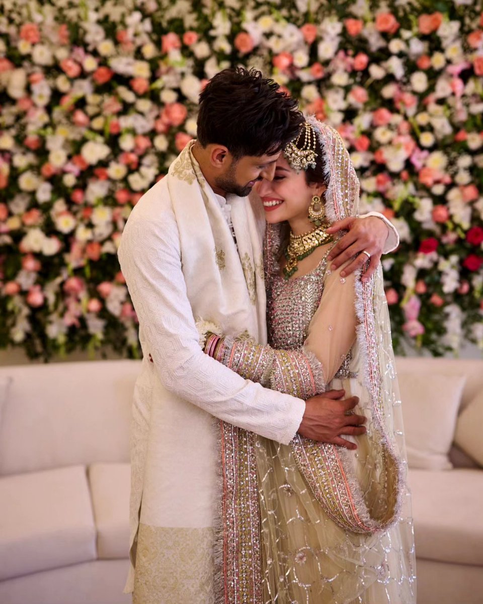 ZubiFazu's tweet photo. #ShoaibMalik 
ایران کے بدلے کا جواب انڈیا کو شعیب ملک نے دے دیا. https://t.co/BPPsMmkIrI