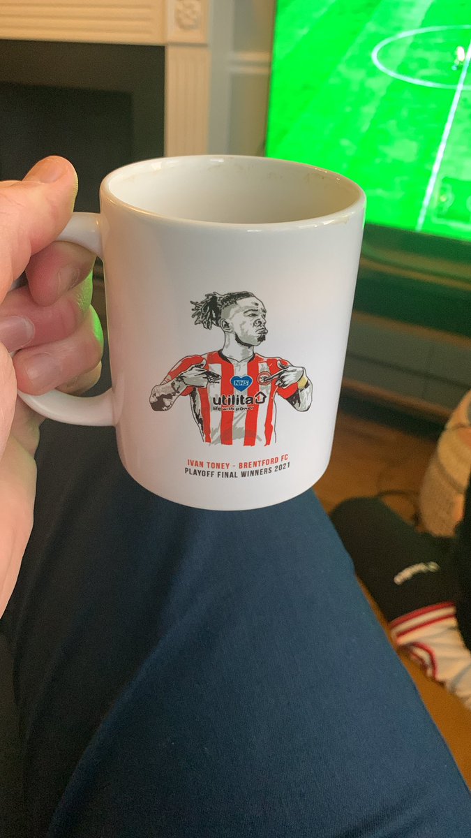Linnersbee's tweet image. Nice cup of tea to start the day #BrentfordFC