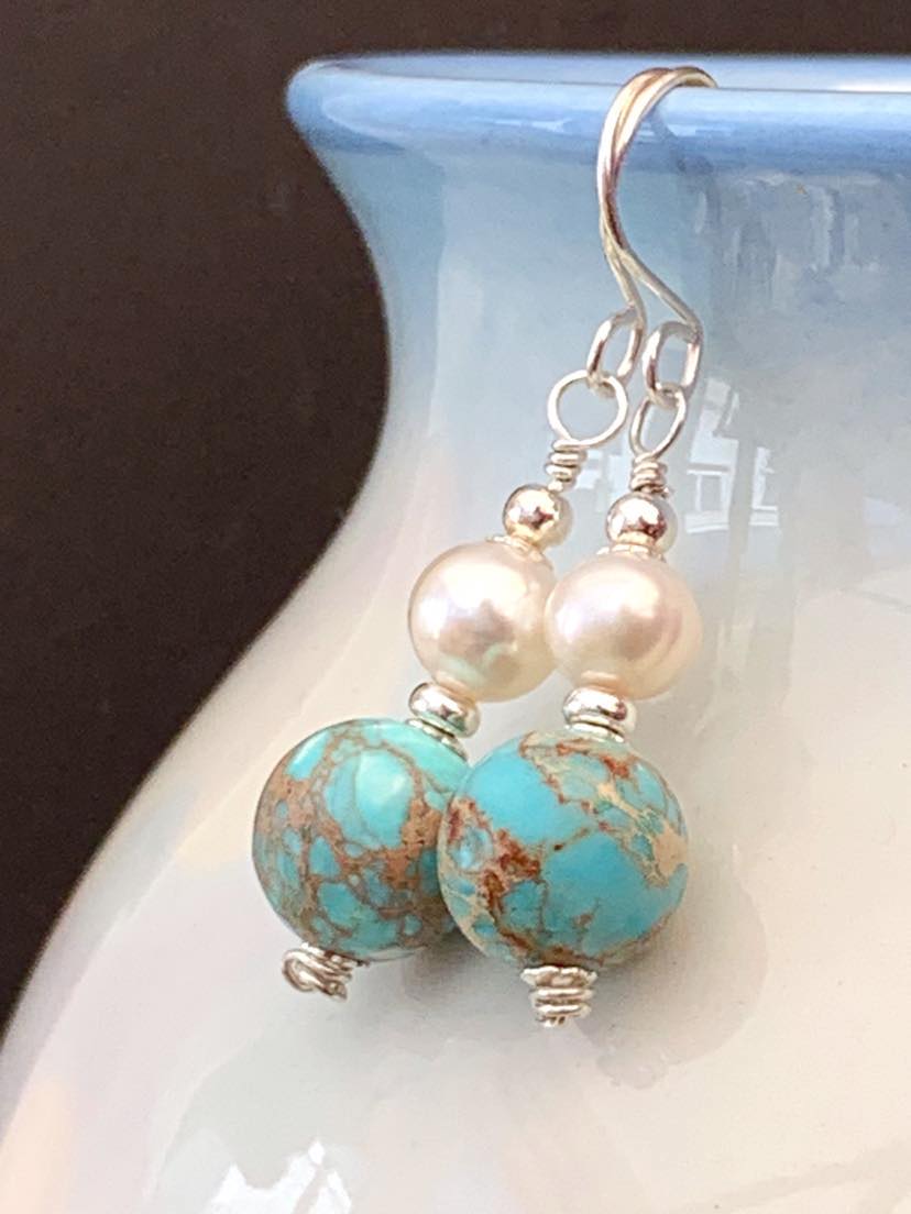 Solid Sterling Silver Earrings Bright Freshwater Pearl & Turquoise Jasper

Available via Etsy: etsy.com/uk/listing/143…

#jasperearrings #pearlearrings #silverearrings #earrings #handcraftedearrings #originalearrings #uniqueearrings #earringsofgemstone #gemstoneearrings #bohostyle