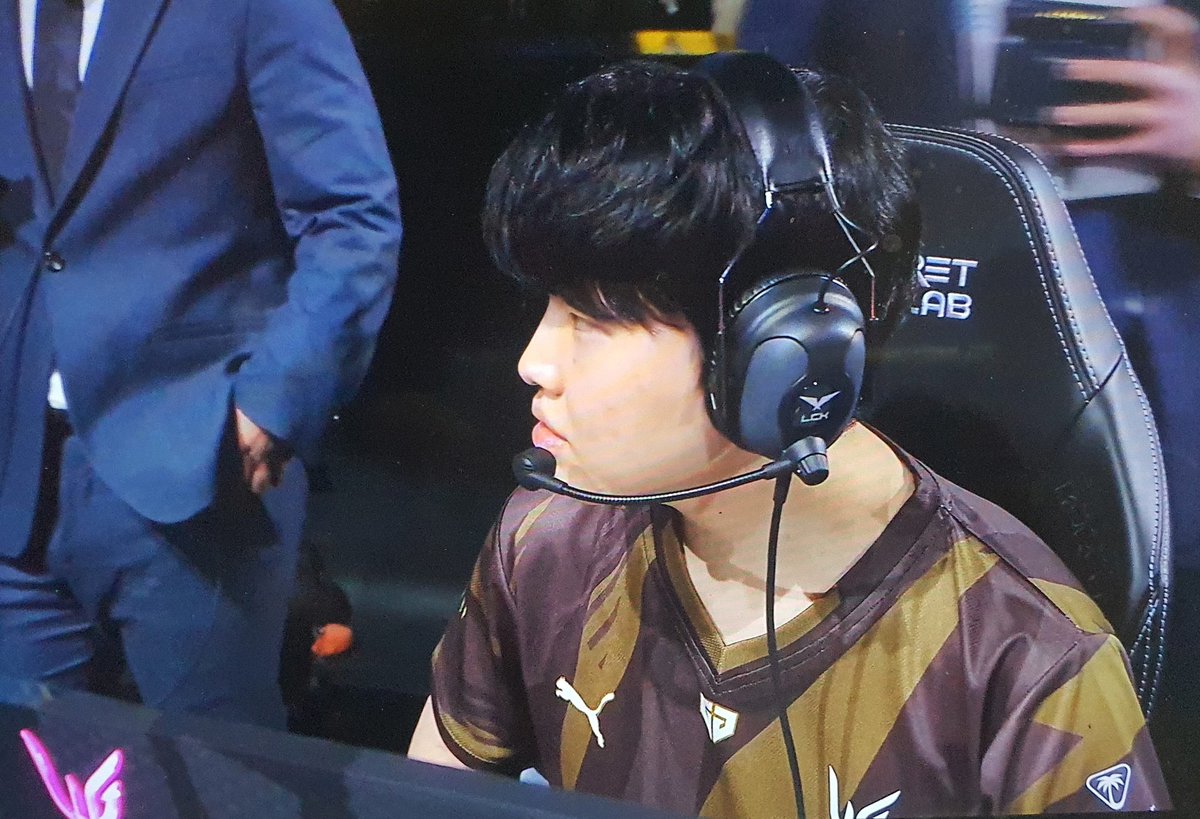 imcokecolorx's tweet photo. 240120 NS vs GEN [LCK]

젠지 화이팅!!!!!! 2꽉 가보자! 🐯💛

#GenGWIN #Chovy #쵸비 #Lehends #리헨즈 https://t.co/uSH4pwhgDT