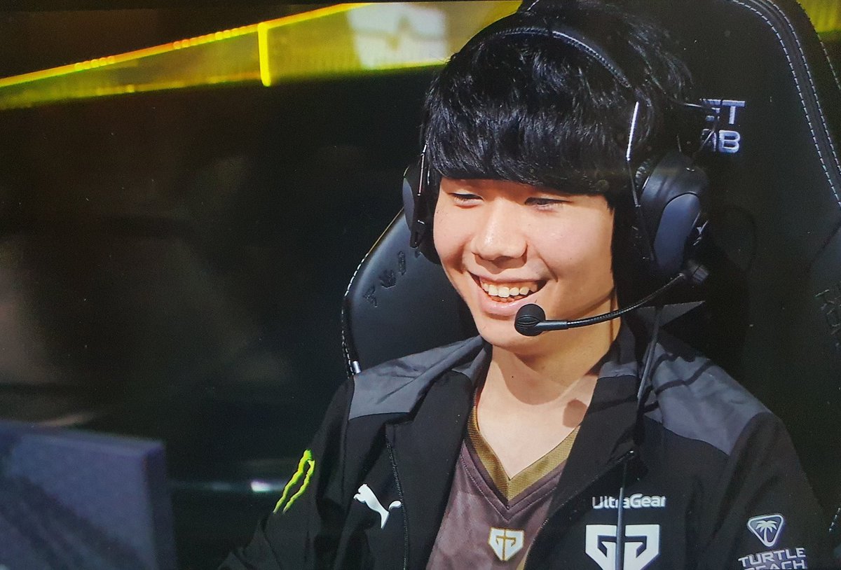 imcokecolorx's tweet photo. 240120 NS vs GEN [LCK]

젠지 화이팅!!!!!! 2꽉 가보자! 🐯💛

#GenGWIN #Chovy #쵸비 #Lehends #리헨즈 https://t.co/uSH4pwhgDT