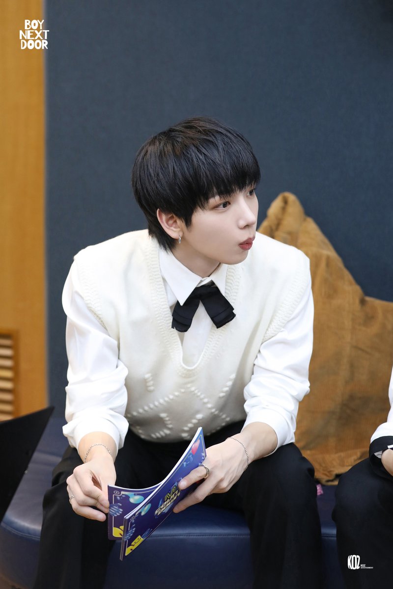 BOYNEXTDOOR_KOZ's tweet photo. BOYNEXTDOOR 명재현 엠카운트다운 MC 데뷔 비하인드📸

🔗 https://t.co/jeeEakhipZ

#BOYNEXTDOOR #보이넥스트도어 #BND
#명재현 #JAEHYUN https://t.co/tQoTH81bxO
