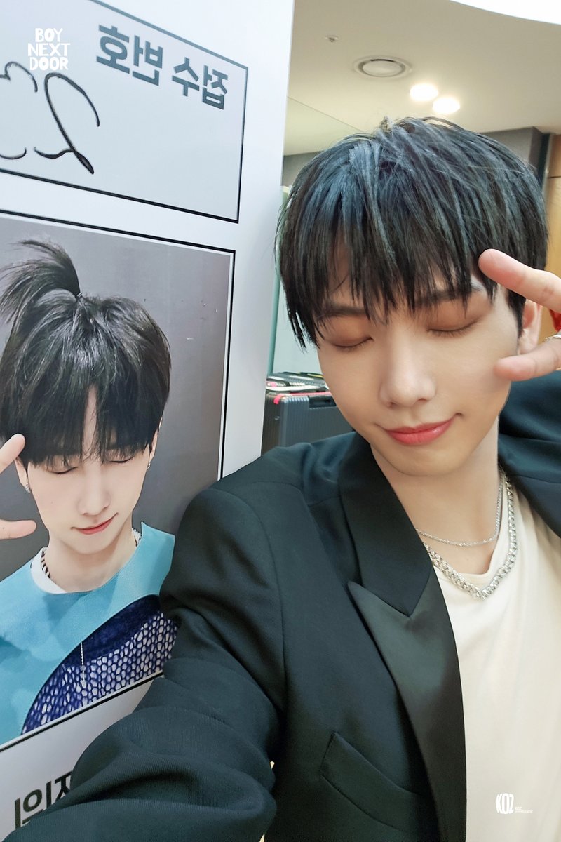 BOYNEXTDOOR_KOZ's tweet photo. BOYNEXTDOOR 명재현 엠카운트다운 MC 데뷔 비하인드📸

🔗 https://t.co/jeeEakhipZ

#BOYNEXTDOOR #보이넥스트도어 #BND
#명재현 #JAEHYUN https://t.co/tQoTH81bxO