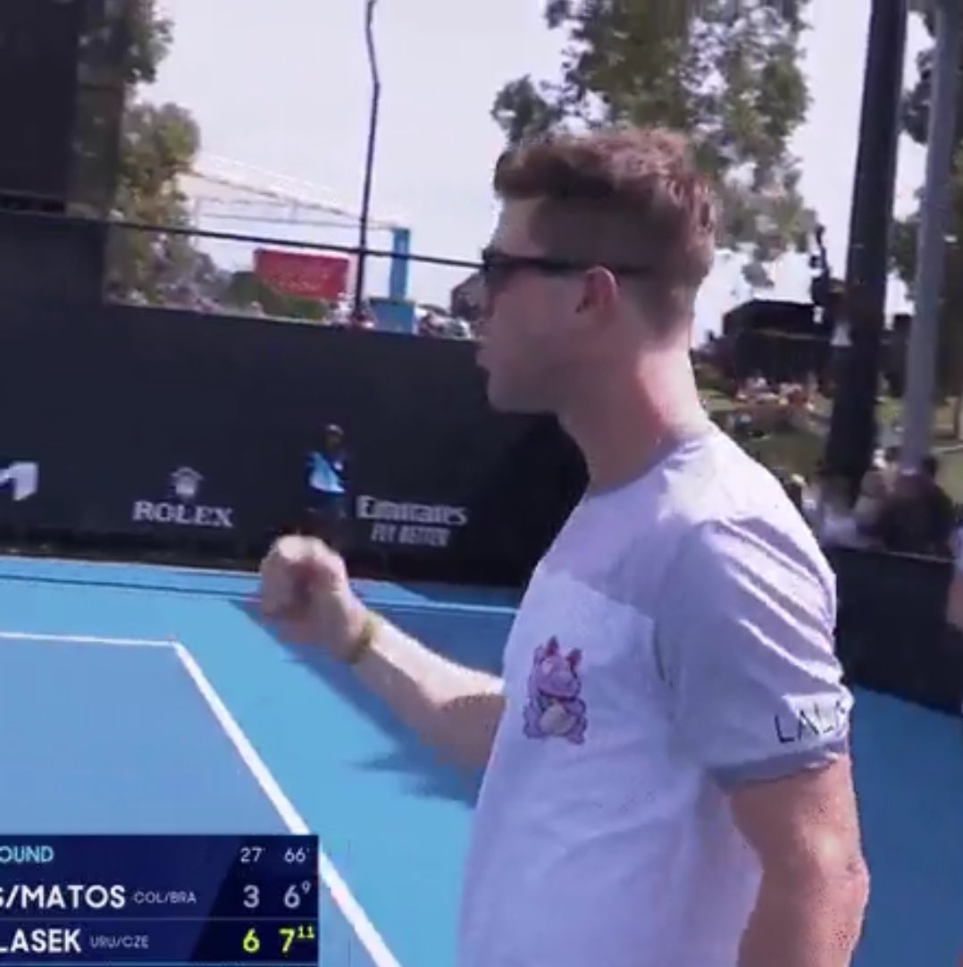 Otro gran triunfo del uruguayo Ariel Behar, junto al checo Adam Pavlasek. El día de hoy vencieron a la dupla del colombiano Nicolás Barrientos y el brasileño Rafael Matos en el @AustralianOpen 6-3 y 7-6 💪🇺🇾🎾 @UyDeporte