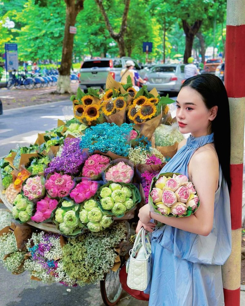 BMONEYFIRSTNAME's tweet image. Mặt trời đã lùi lại một bước, những chiếc lá ru ngủ, rồi mùa thu được đánh thức.
Yêu những khoảnh khắc, những con người mà chỉ có mùa thu mới dành cho bạn.