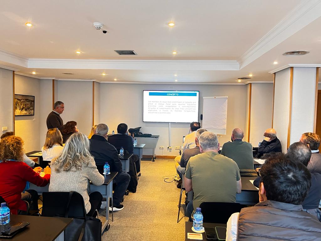 Sanidad_Peniten's tweet image. Comenzamos con la sesión del #Sabado en la Jornada del GdT de #Adiciones y #SaludMental de la #SESP

📕Esquizofrenia y otros #TMG en prisión

✅Medidas de seguridad 
✅Situación actual y cumplimiento de las mismas
✅Neurolépticos 

#sanidadpenitenciaria