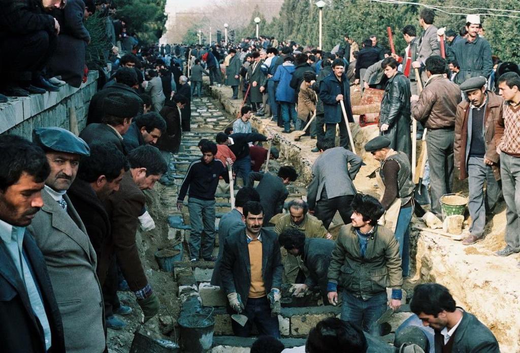 SonaGati's tweet photo. The invasion of the #SovietArmy to #Baku by a large contingent of units was accompanied by reprisals against the civilians &amp; destroying of properties. 150 people were killed, 744 injured, 841 illegally arrested. Among those killed were #women, #children &amp; #elders. #BlackJanuary https://t.co/BIIjDVdB2p