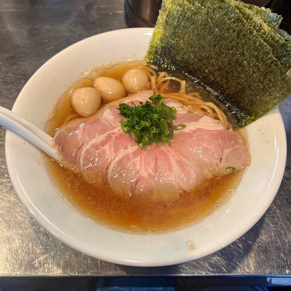 NEUES_HAUS's tweet photo. 1/20(土)
さんじ@東上野
焙煎帆立煮干＋愛
さんじ玉SP酸っぱ辛い玉(冷)
#麺活2024 https://t.co/GBiVAbtdo9