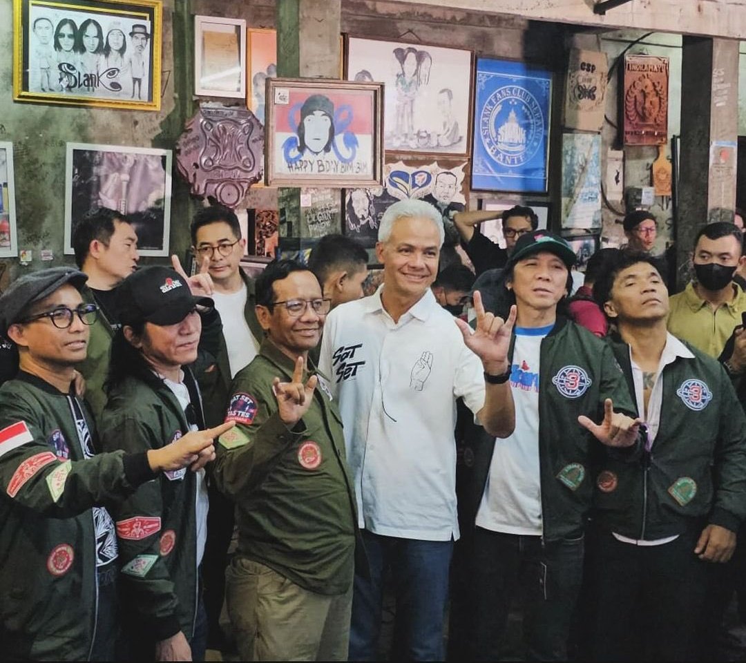 Slank siap menangkan Ganjar-Mahfud di Pilpres 2024.

Salam M3TAL || 🤟🤟🤟

Cc.
<a href="/ganjarpranowo/">Ganjar Pranowo</a> 
<a href="/mohmahfudmd/">Mahfud MD</a> 
.
.
.
.
|| #GanjarMahfud2024
Slank M3nangkan Ganjar