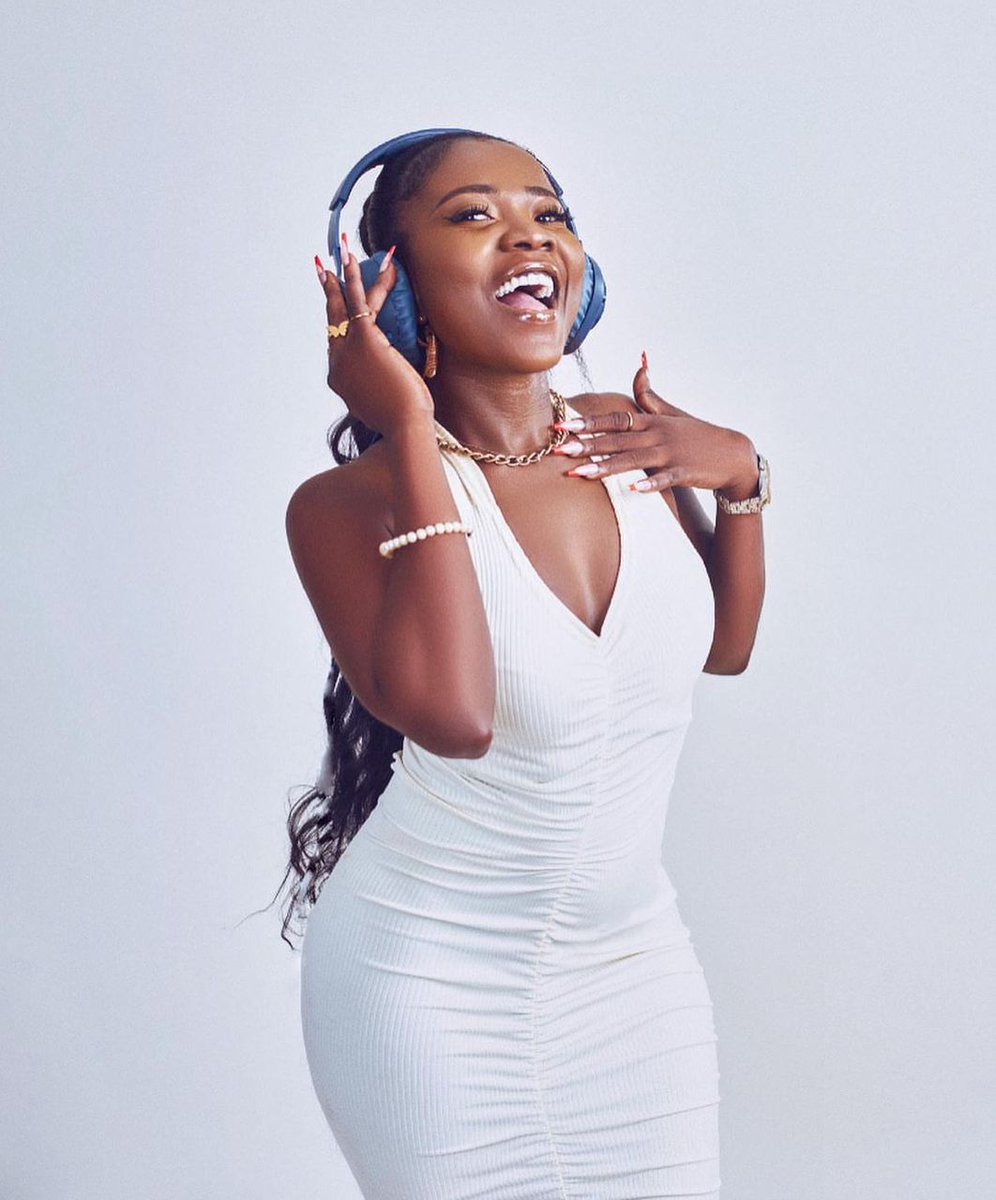 It's a girls affair on #WeekendRush 

Join <a href="/_delphina_/">Naa</a> x <a href="/djnycegh/">Nyce dj</a> for a fun weekend!!

020-2222-073  text or call to join the show.