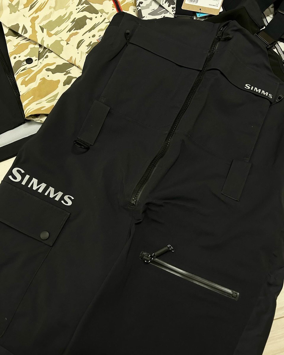 YSM_23's tweet image. SIMMS CX JACKET&amp;amp;BIB
明日昼12時販売開始🎣

3レイヤー素材を使用した防水透湿性能👍
自己治癒性能を持つTruZip ジッパーを設置。完璧な防水性能を誇ります‼️
間違いない最高の釣りウェアです🔥
是非この機会に🙏
#simms #ysm23