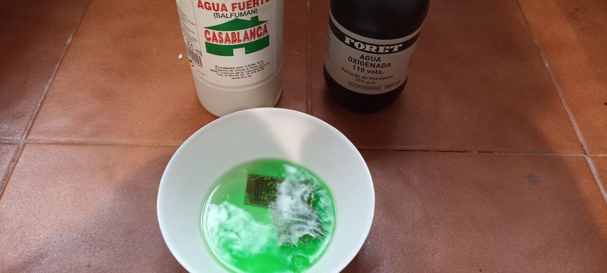 ttn_mad's tweet image. Replicating the @theremino ’s radon monitor.
Yesterday, we met at @medialabMM to make the pcbs.
Our aim is to connect this monitor to @thethingsntwrk. This is a spin-off from our collaboration in  #radohow, promoted by @Ibercivis, @RadoNorm and @unican.