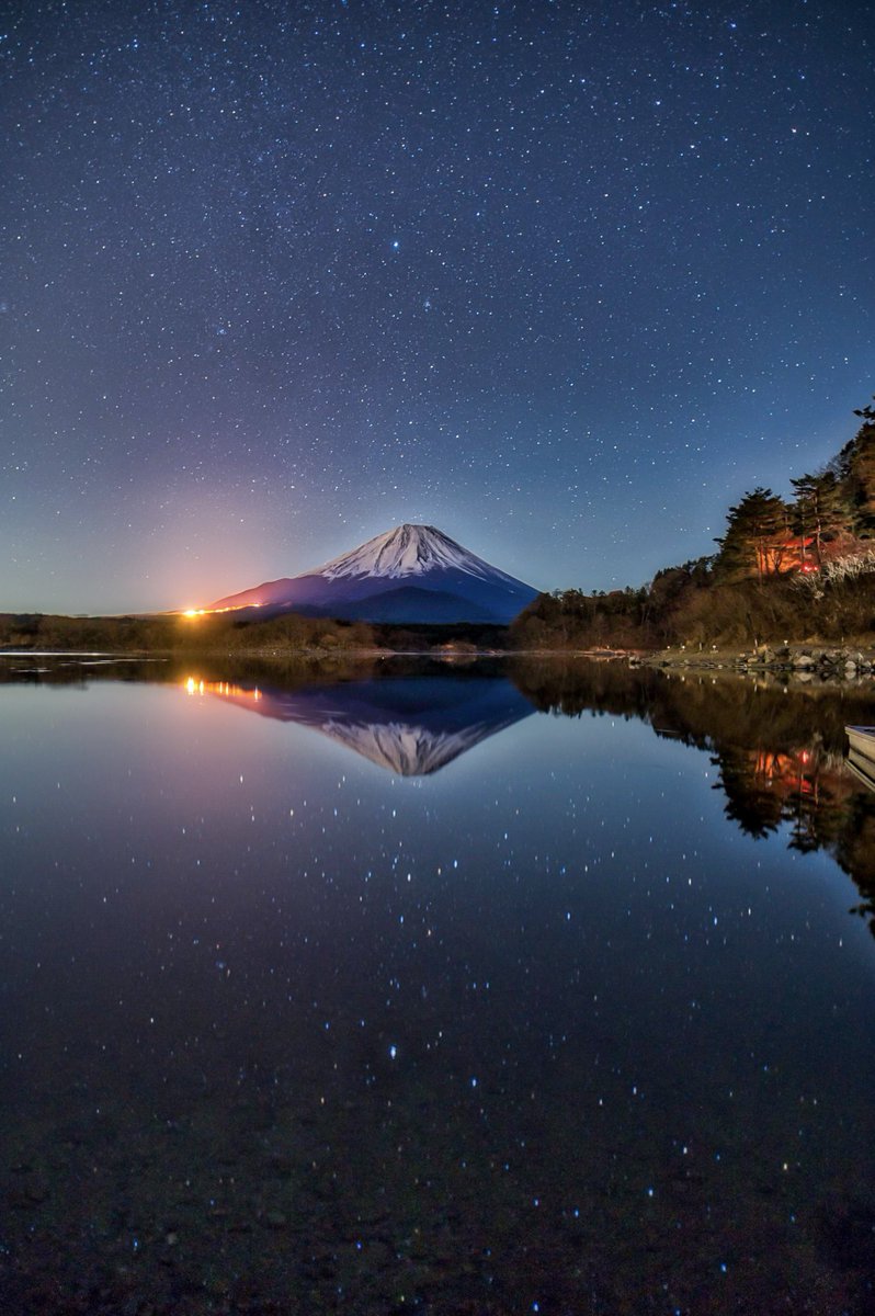 a_yumi0425's tweet photo. 星空と富士山がとても綺麗な日でした。 https://t.co/VynMLWkNUE