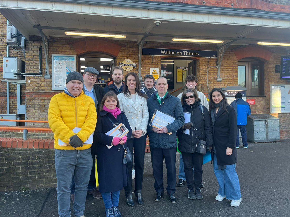 Our fabulous team - including #WaltonNorth Cllr @nickdodds70, #WaltonSouth Cllr @khewens along with @monicabeharding & @PaulKenLD - were out in #Walton yesterday. Lots of support for the work of #ElmbridgeLibDems on @ElmbridgeBC & for Monica's campaign for #GeneralElection2024