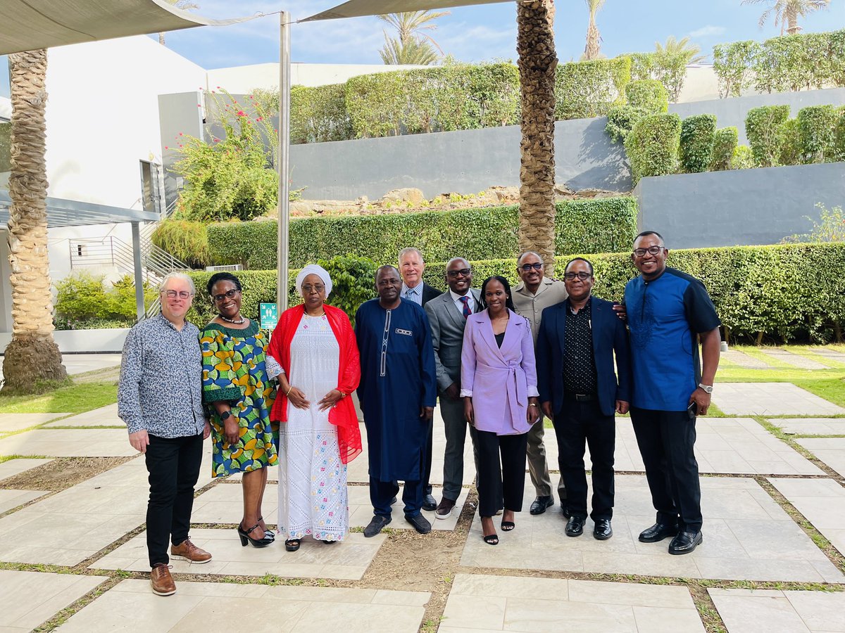 Very productive meeting of the Governance & Leadership thematic group of the African #HIV Control Working Group chaired by @Michelsidibe & @AwaMCollseck - disruptive & constructive 🙏