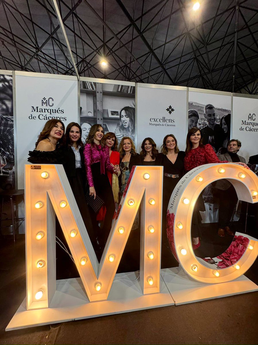 niebladeltoro's tweet image. Un verdadero honor contar con la confianza un año más de @sevillaciudad @fibesevilla @doble_erreSE para trabajar en las Relaciones Públicas de SIMOF @simofsevilla . Sevilla es una gran razón. #simof2024 #moda #modaflamenca #promocion #turismo #industria #sevilla #lafiestadelavida
