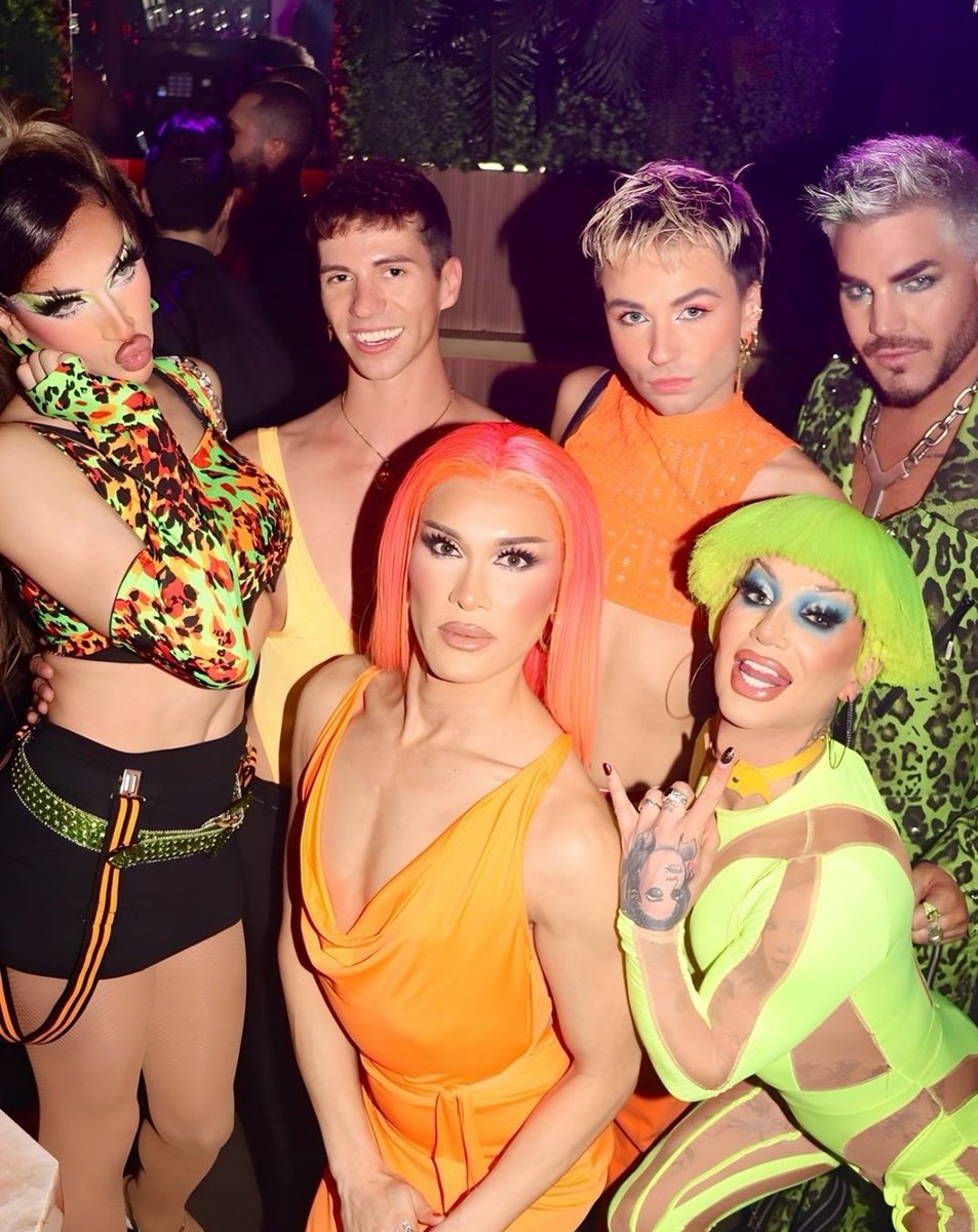AdamL_Daily's tweet photo. 📷|@AdamLambert at The Wild tonight with Oliver, Stephen and more!  🤗

Via Stephen https://t.co/woVuWywbho