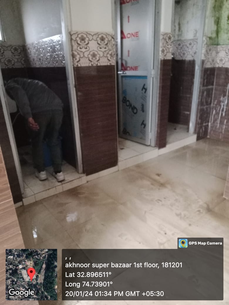 MCommitttee2's tweet image. Cleaning community toilet
At jia potta ghat
#SwachhTeerthCampaign
@MoHUA_India
@SwachhBharatGov
@Secretary_MoHUA
@RoopaMishra77 
@JKHUDD1 
@md_sbm 
@dmjammuofficial