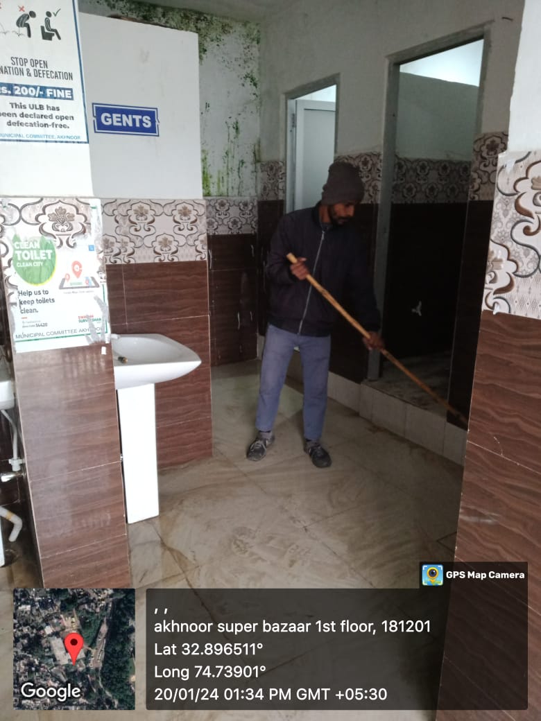 MCommitttee2's tweet image. Cleaning community toilet
At jia potta ghat
#SwachhTeerthCampaign
@MoHUA_India
@SwachhBharatGov
@Secretary_MoHUA
@RoopaMishra77 
@JKHUDD1 
@md_sbm 
@dmjammuofficial