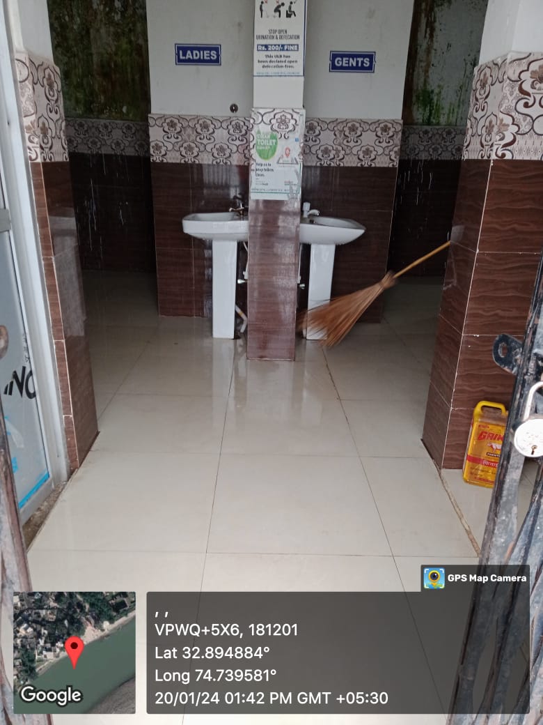 MCommitttee2's tweet image. Cleaning community toilet
At jia potta ghat
#SwachhTeerthCampaign
@MoHUA_India
@SwachhBharatGov
@Secretary_MoHUA
@RoopaMishra77 
@JKHUDD1 
@md_sbm 
@dmjammuofficial