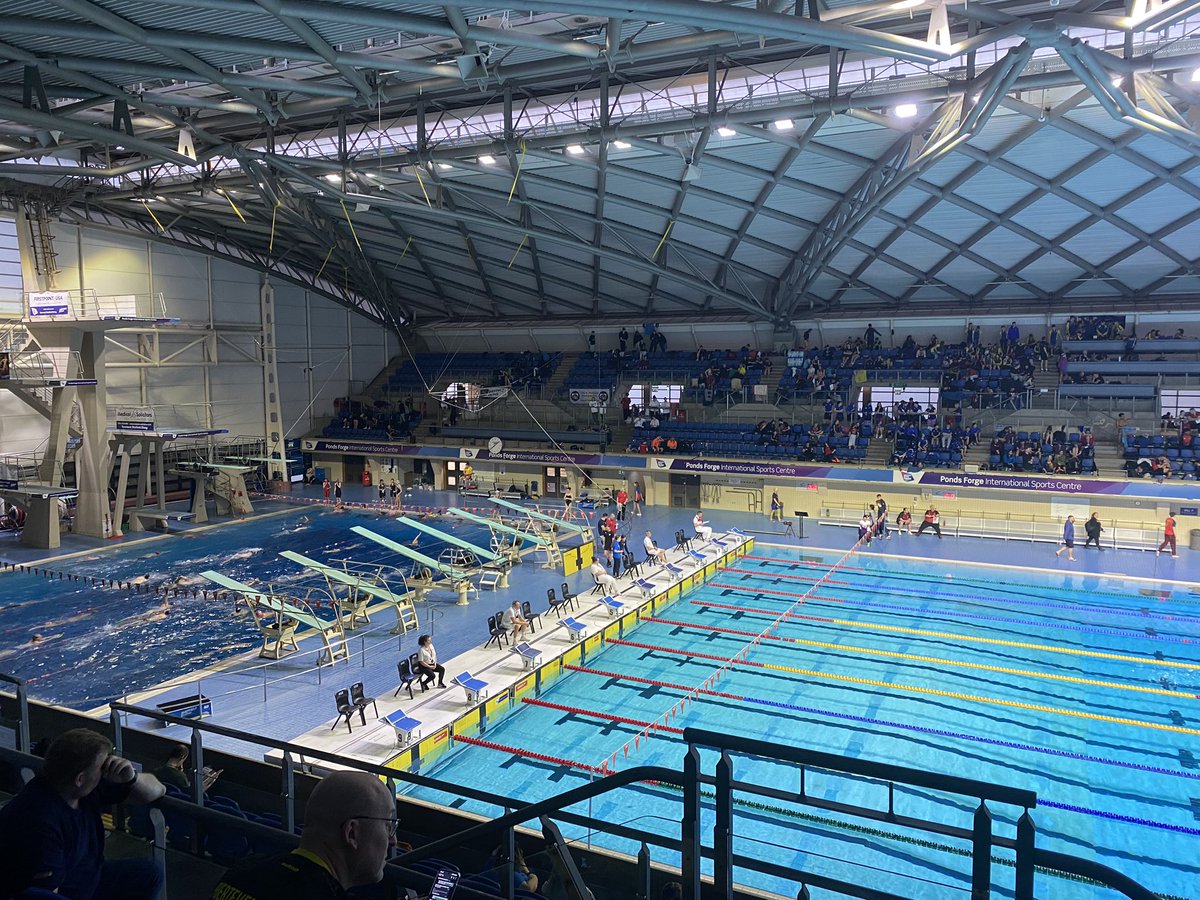 PaulBurrowsy's tweet photo. On swim dad duty in Sheffield this weekend β¦ I know something that could empty one of these within 25 seconds #bigpumps #swim πββοΈ https://t.co/oGX33yTmTH