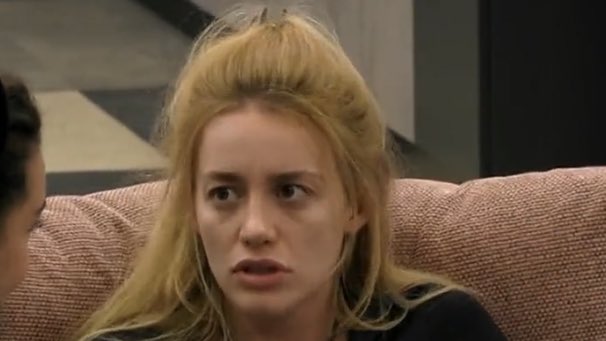 InstantKarma_0's tweet photo. Sto leggendo tanti tweet di persone che shippano Beatrice e Sergio.
Ma in che senso? Direi...basta?
#grandefratello https://t.co/EHE8QzauEz
