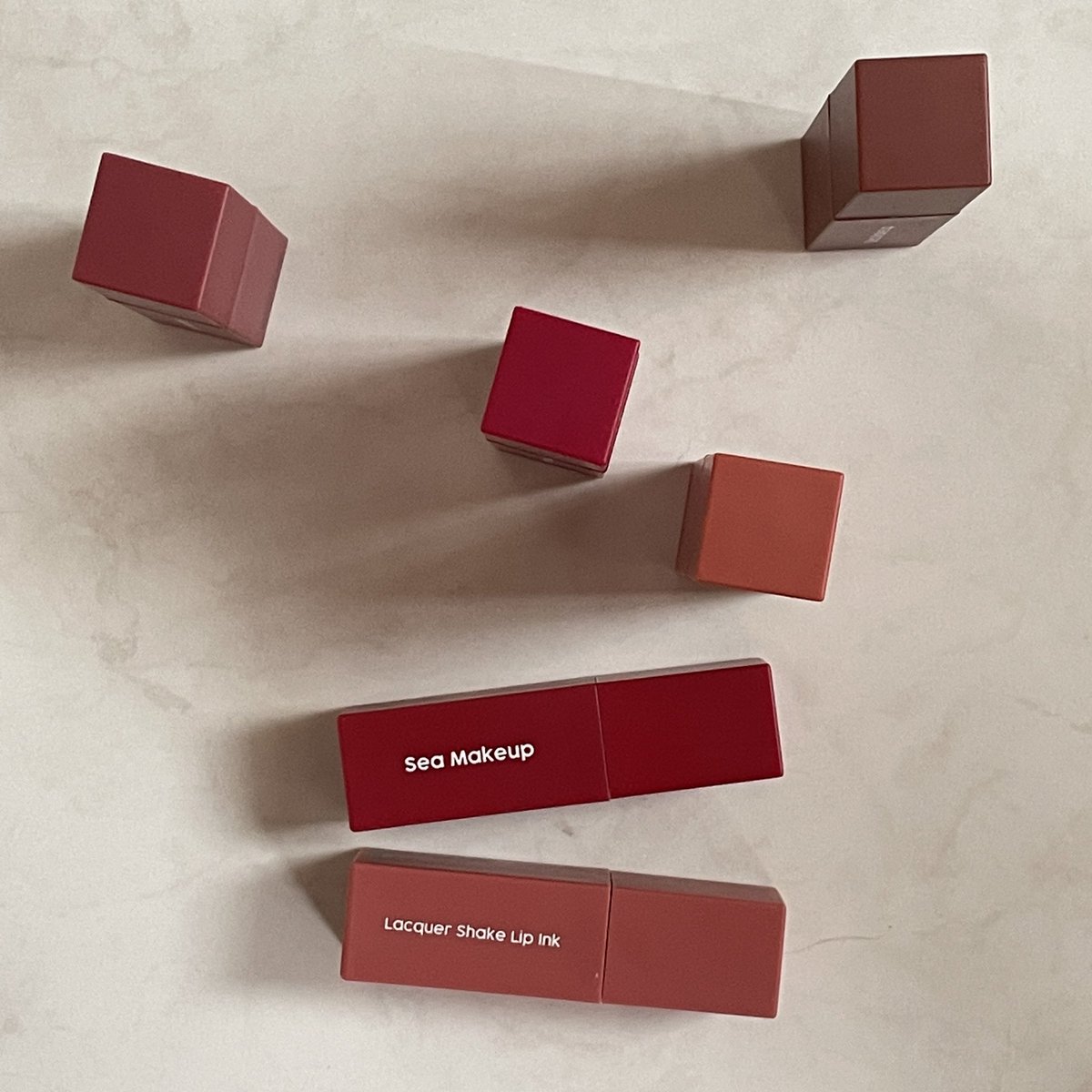 litchycoral's tweet image. masih gak habis pikir sama lip product glossy tapi transferproof tuh…. kayak… wow.. ok km keren???

lah sekarang malah nemu lip product yg glossy transferproof pigmented 50RB-AN DAN SECAKEP INI?!!😞😭