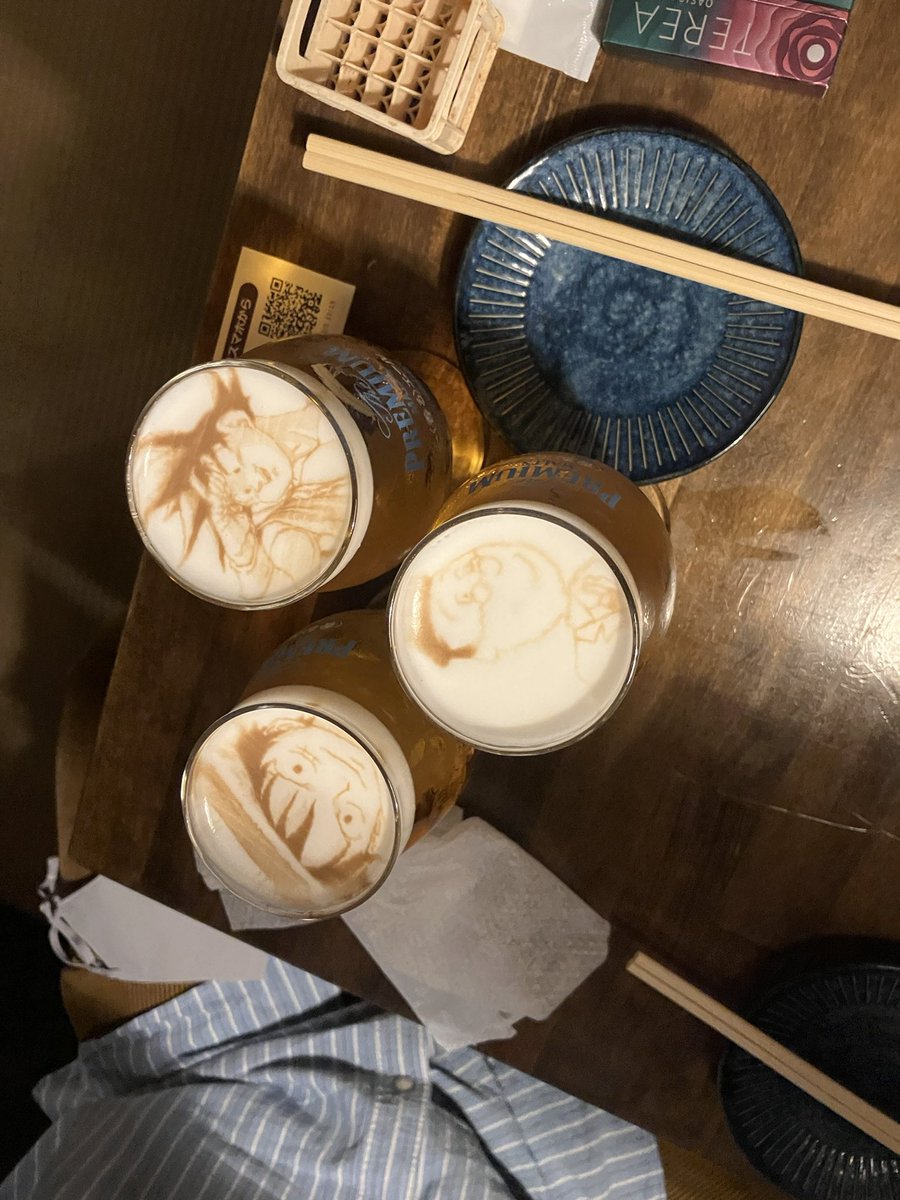 sol__xkchiL's tweet photo. エモメンで飲み🍺 https://t.co/eMhT1d6OQh