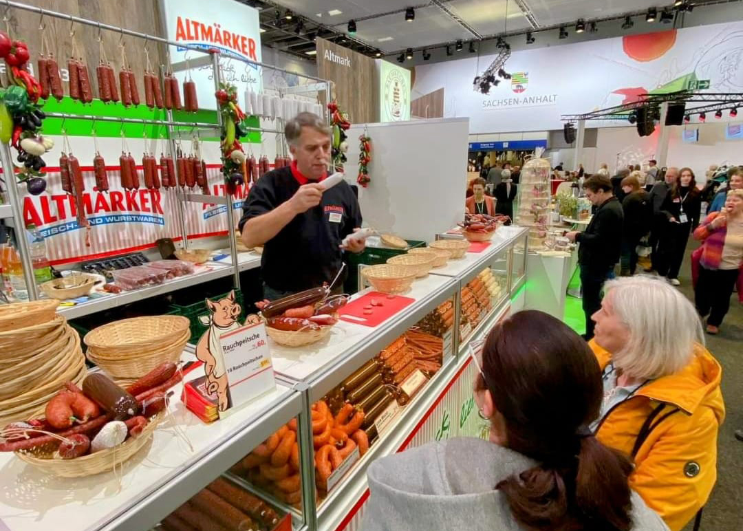 Es geht looooos! 🌿 Die #GrüneWoche in Berlin ist gestartet. Herzlich willkommen in unserer Sachsen-Anhalt-Halle 23b!

Heute beginnen wir mit unserem ersten #Regionaltag und freuen uns auf Interessantes und Leckeres aus der #Altmark. 🥳 tickets.gruenewoche.de #SachsenAnhalt