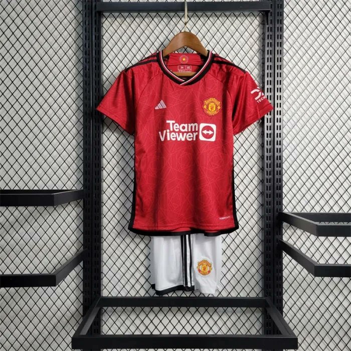 muchiri_zack's tweet photo. Manchester United Home/Away/ Third kids Kits Now Available #IkoKazi #KOT https://t.co/as1aLfpnGY