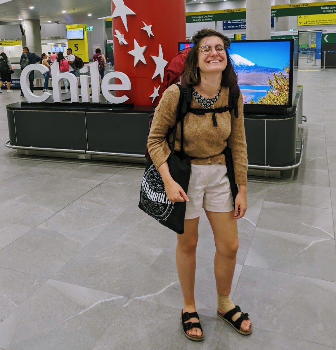 Après 22h de voyage et une cheville en moins : nous sommes enfin à Santiago 🥳 Dès lundi, l'enquête commence pour de vrai #FollowMargot