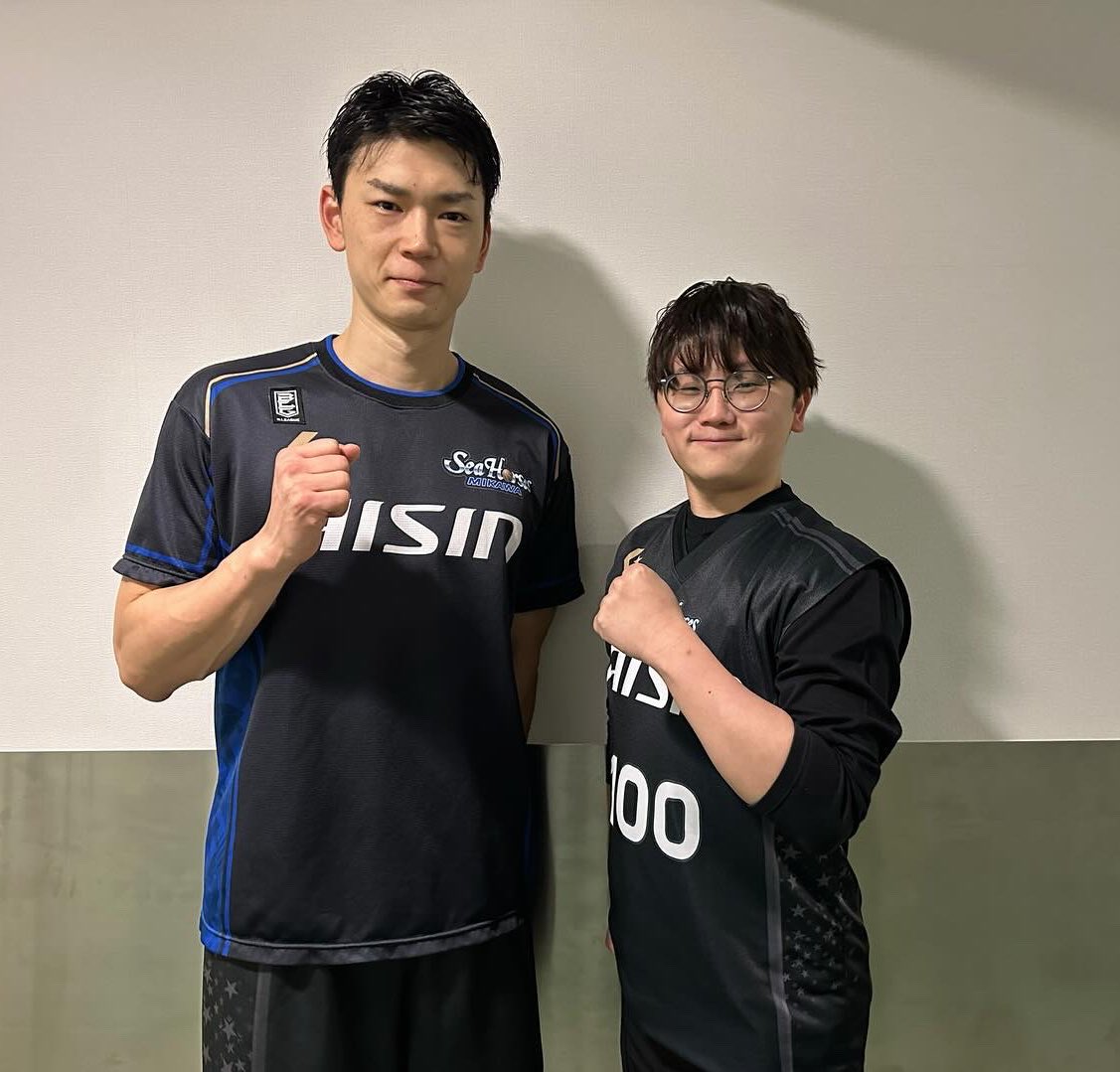 TO_ZAWAKUN's tweet photo. お写真も撮っていただいた！デカすぎてトリックアートみたいになっとる🤷‍♂️
ありがとうございました！！ https://t.co/KTmQSEIq3i