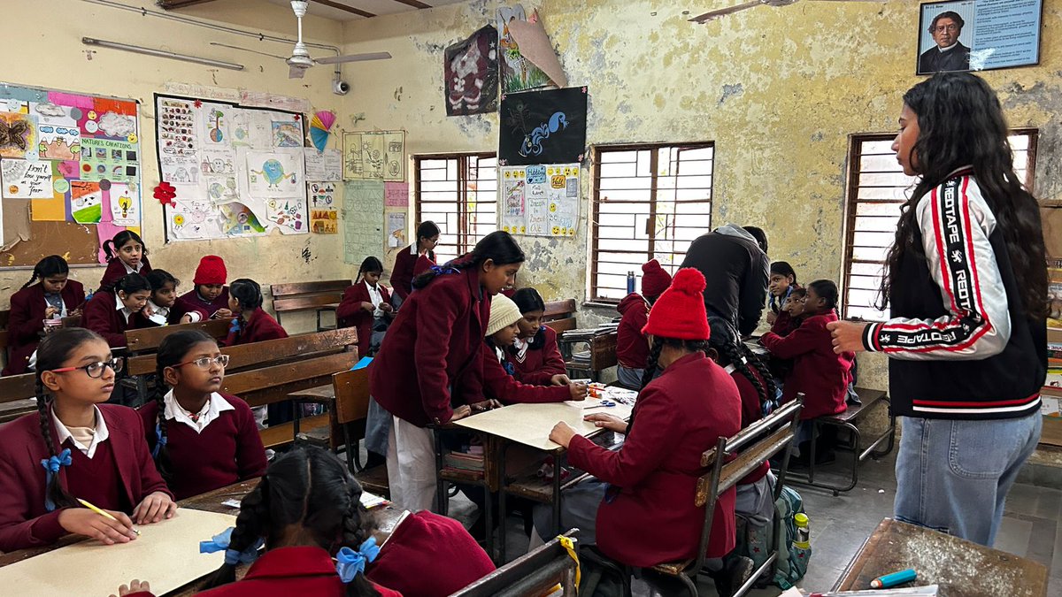 #volunteer YOUTH FOR SEWA has conducted Art & craft Session for 200 students of Class-6th&7 at SKV H block Ashok vihar (07010106803) District-NW B Hos:- Mrs Rekha Sharma DURCC Mr. Pardeep Kumar CRCC: Mr. Sunil Kumar Date 20.01.2014