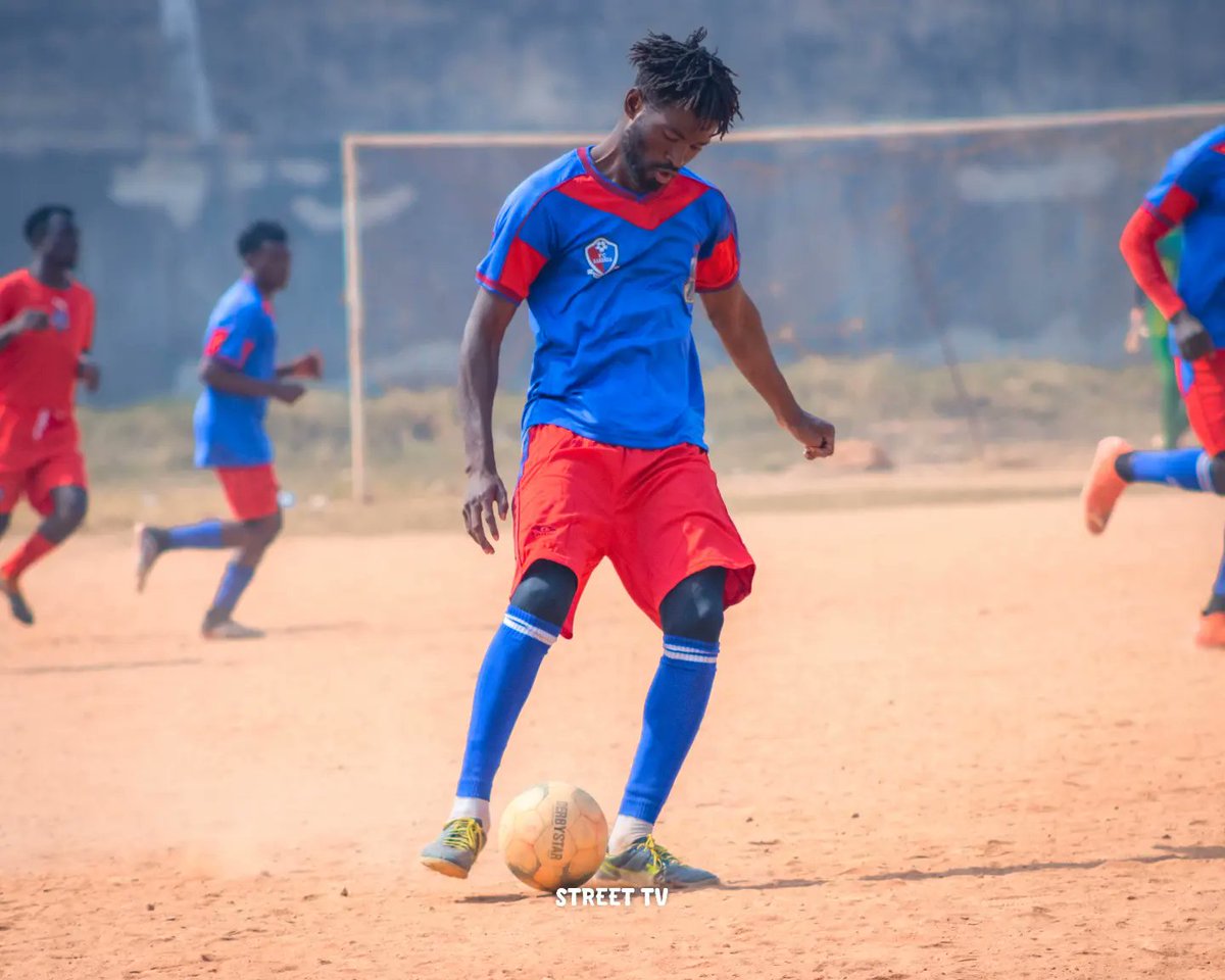 Kosi_foottalk's tweet photo. A visit to FC Bamenda's training as they gear up for the new #NWRFL season. 

Their ambitions are high and there's been great reinforcements in the squad. 

📷 @StreetTv_Sports

#fcbamenda #faicollins #bamenda #fecafoot https://t.co/qWiB3sA8S0