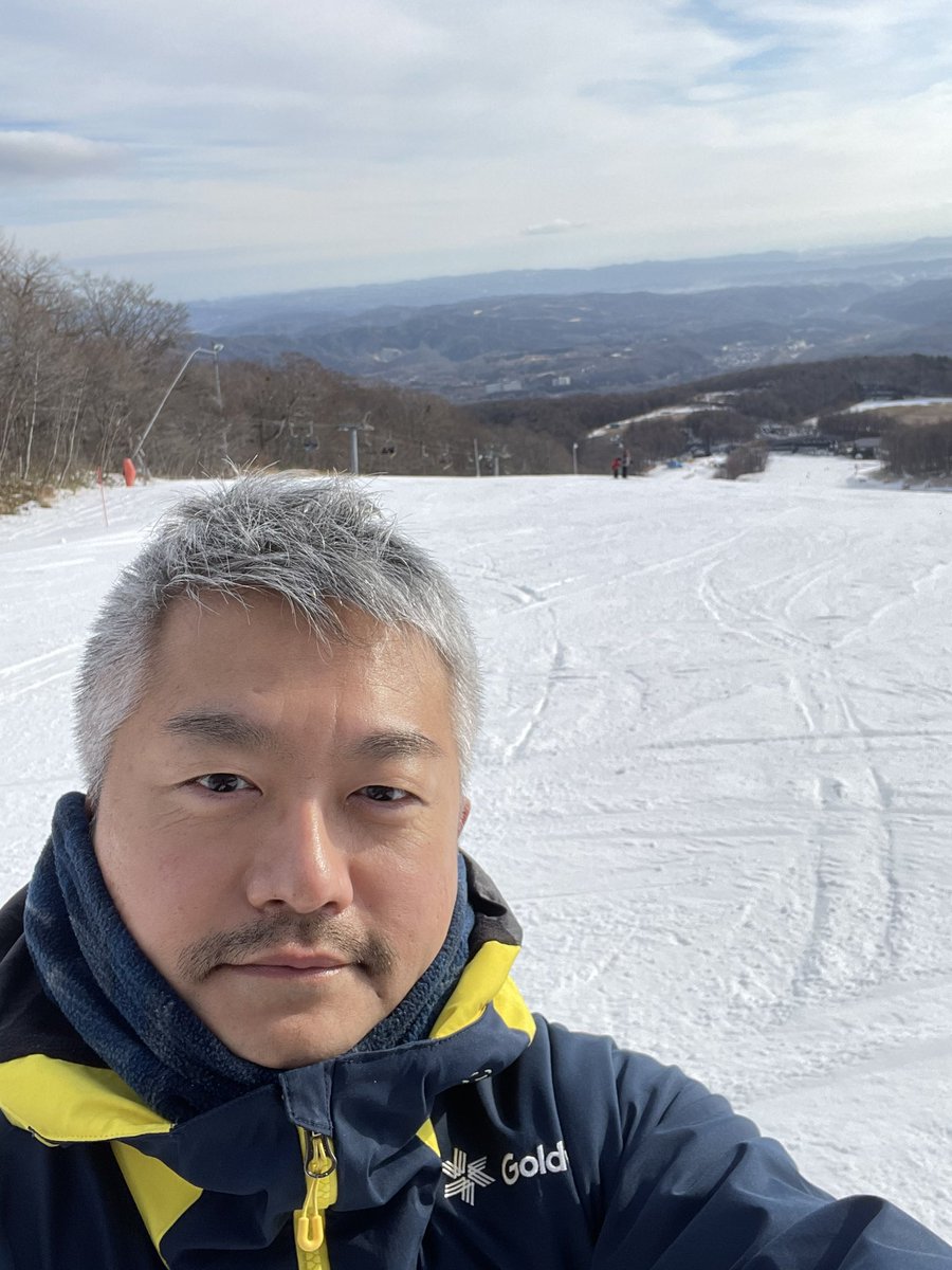 solon4466's tweet photo. ⛷️。宮城蔵王えぼしにて。会社のスキー講習で基本をみっちり叩き込まれる笑。 https://t.co/K6VMtsqN5f