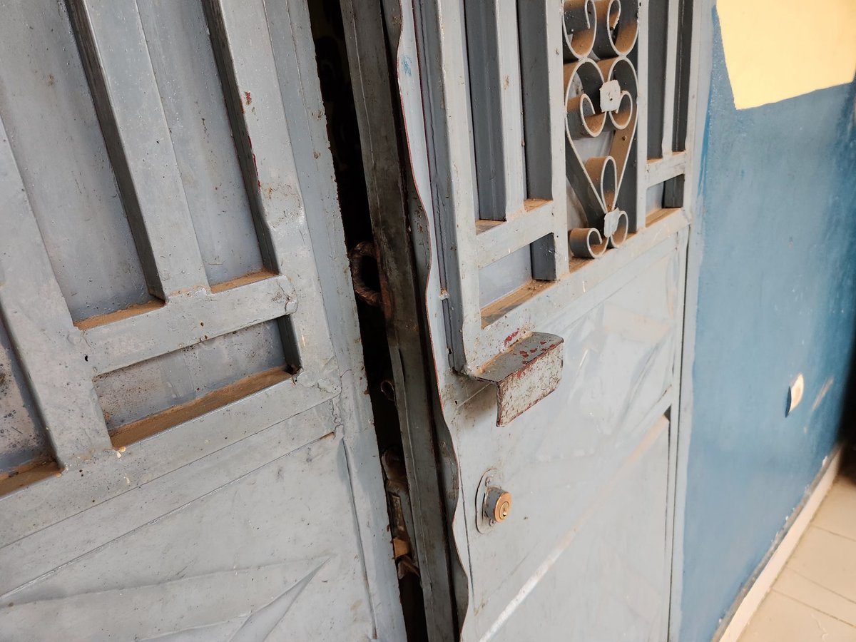 Des visiteurs indésirables sont passés la nuit dernière dans ma famille. Ils ont tenté de défoncer la porte centrale sans succès. Tentative d'intimidation ou réelle menace ?