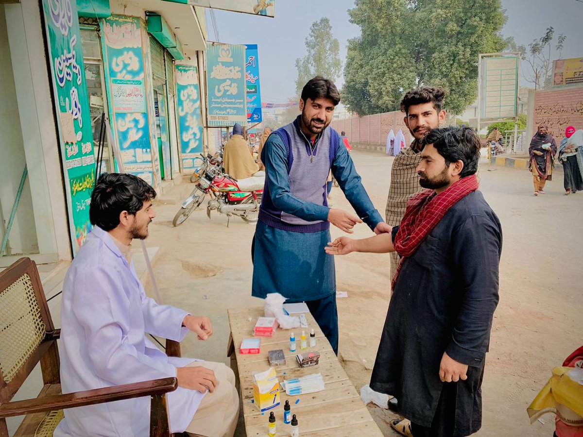 THELIFEPROTECT1's tweet photo. "اس روشنیوں کے شہر میں تھی ہر طرف اندھیر
کوئی مانگ رہا تھا پیسے، تو کوئی کر رہا تھا ہیر پھیر
کوئی ہنس کے کہہ رہا تھا 'میں نہیں دیتا خون اِس کو'
کوئی رو کے مانگ رہا تھا اپنی موت میں دیر

بقلم۔ محمد حسیب   
Punjab Provincial Head https://t.co/jVyGZAupo9