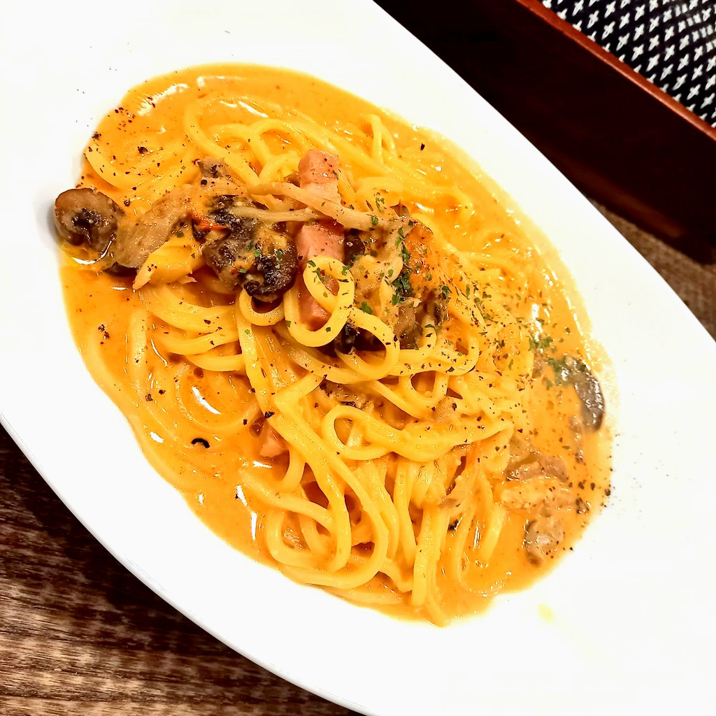 Momiko_GLAMOROU's tweet photo. 遅めのランチ(のつもり)
#COTALO https://t.co/xREeKgGLpu